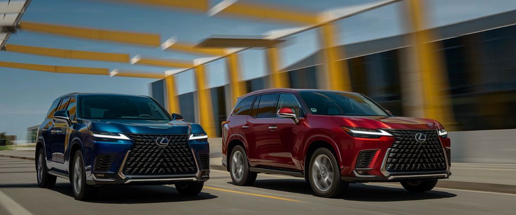 Lexus-SUVs-Red-and-Blue-on-highway-Marina-Auto-Body-Certified-Lexus-Collision-Repair